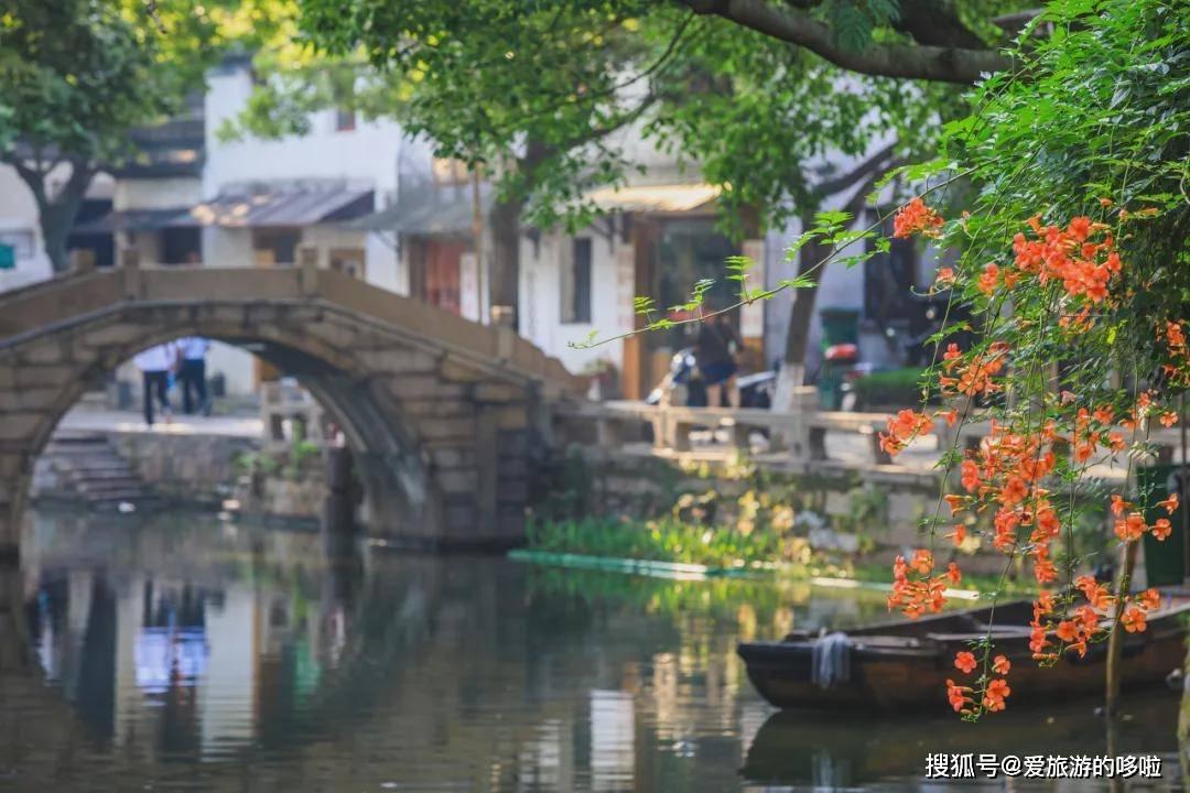 1月30日,网友在飞机上拍下郑州降雪前的上空云层
